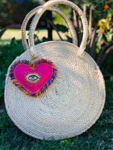 Load image into Gallery viewer, Corazón Bordado Round Palm Leaf Tote