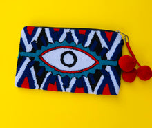 Load image into Gallery viewer, Fuzzy Wayuu Ojitos Wrislet Clutch