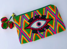 Load image into Gallery viewer, Fuzzy Wayuu Ojitos Wrislet Clutch