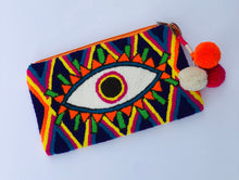 Load image into Gallery viewer, Fuzzy Wayuu Ojitos Wrislet Clutch