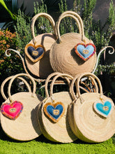 Load image into Gallery viewer, Corazón Bordado Round Palm Leaf Tote