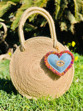 Load image into Gallery viewer, Corazón Bordado Round Palm Leaf Tote