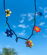 Load image into Gallery viewer, Flor Campanita Huichol Necklace & Earrings Set