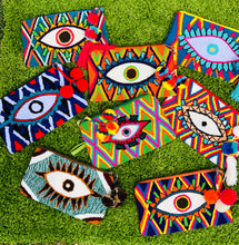 Load image into Gallery viewer, Fuzzy Wayuu Ojitos Wrislet Clutch