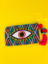 Load image into Gallery viewer, Fuzzy Wayuu Ojitos Wrislet Clutch