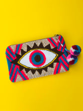Load image into Gallery viewer, Fuzzy Wayuu Ojitos Wrislet Clutch