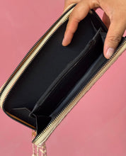 Load image into Gallery viewer, Lairranzar Handwoven Wallet