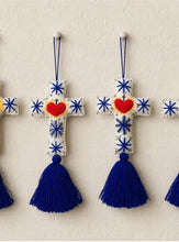 Load image into Gallery viewer, Corazón Sagrado Cruz Pompón