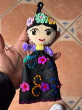 Load image into Gallery viewer, Frida Flor Pompón