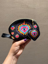 Load image into Gallery viewer, Ojitos Lindos Cosmetics