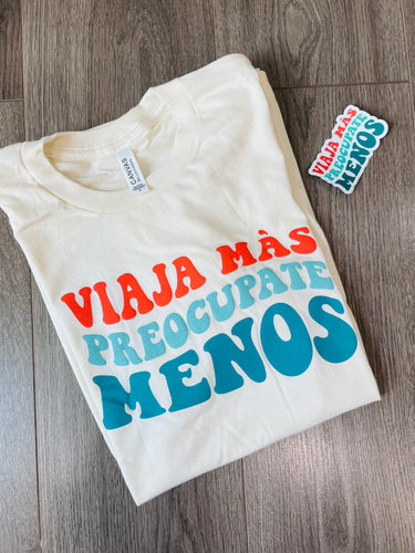 Viaja Más Preocúpate Menos Tee-Shirt